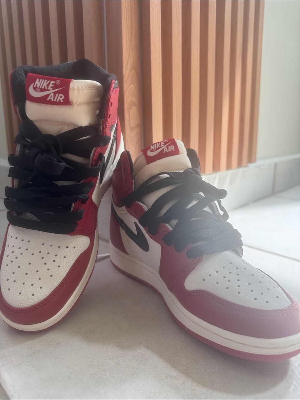 Nike Air Jordan 1 Mid - White/Red/Black
